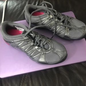 Nike Tennis Shoes/Sneakers - size 8